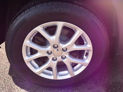 Used 2015 Jeep Cherokee Latitude w/ Cold Weather Group AWD/4WD image 46