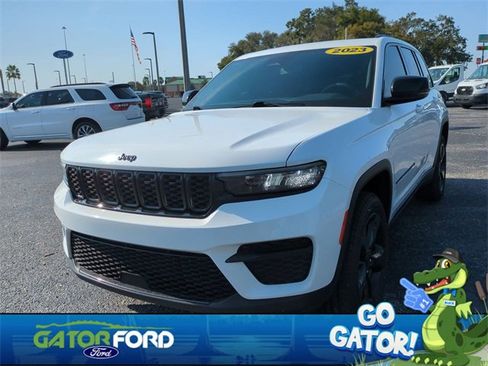 Used 2023 Jeep Grand Cherokee Altitude image 9