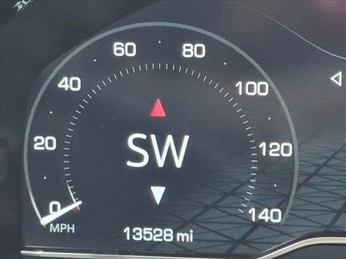 Used 2024 GMC Yukon Denali w/ Advanced Technology Package image 9