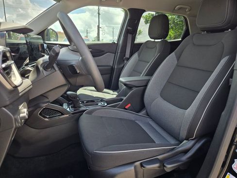 Used 2025 Chevrolet TrailBlazer LT AWD/4WD image 19