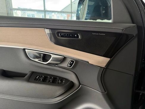 New 2026 Volvo XC90 T8 Plus w/ Protection Package Premier image 17