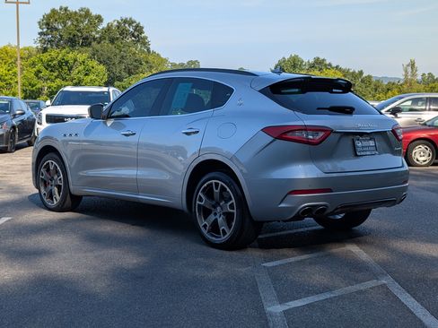 Used 2017 Maserati Levante S AWD/4WD image 7