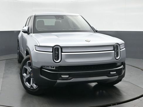 Used 2024 Rivian R1T Adventure image 8
