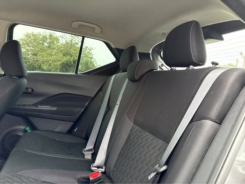 Used 2021 Nissan Kicks S image 19