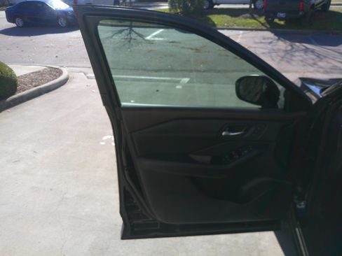 Used 2023 Nissan Rogue SL w/ SL Premium Package image 17