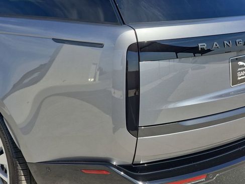 New 2026 Land Rover Range Rover SE image 36