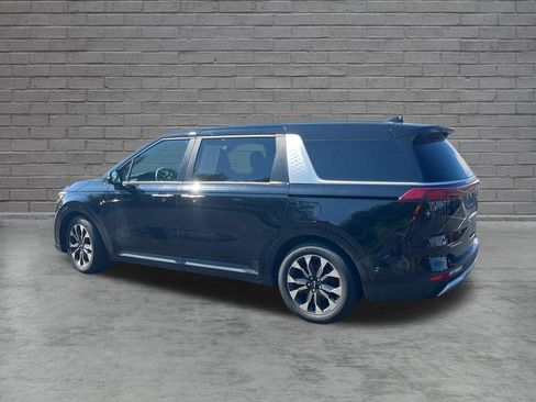 Used 2024 Kia Carnival EX FWD image 3