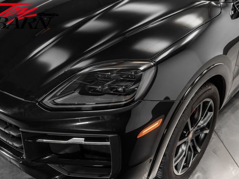 Used 2025 Porsche Cayenne GTS image 11