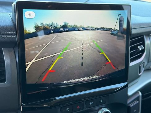 Used 2024 Ford Expedition Max XLT image 27