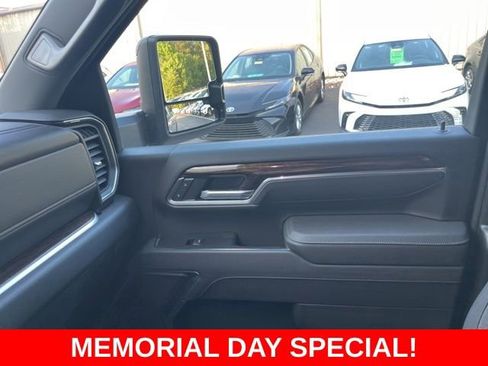Used 2025 GMC Sierra 3500 SLE w/ Preferred Package AWD/4WD image 27