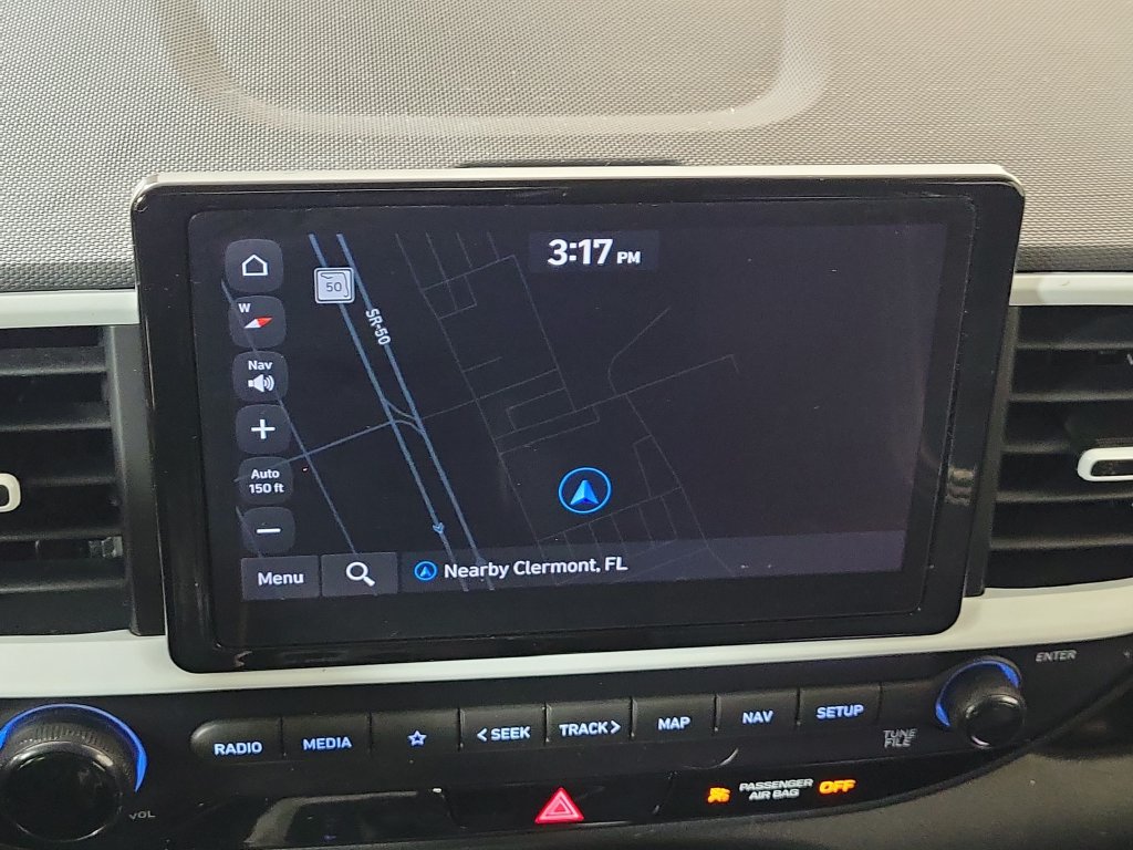 Used 2025 Hyundai Venue Limited FWD image 17