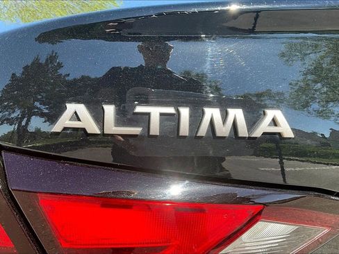 Used 2025 Nissan Altima 2.5 SV FWD image 23