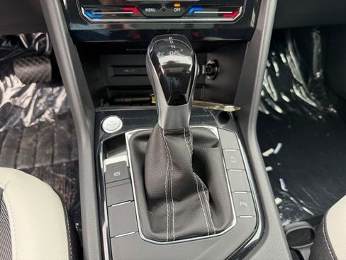 New 2026 Volkswagen Taos SE FWD image 23