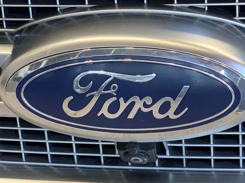 Used 2017 Ford F150 Platinum w/ Equipment Group 701A Luxury AWD/4WD image 10