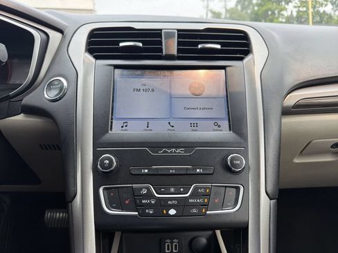 Used 2019 Ford Fusion SEL FWD image 29