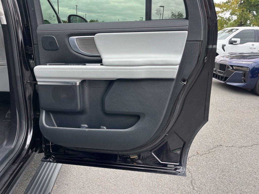 Used 2025 Ford Expedition Max Platinum w/ Driver's Package AWD/4WD image 21
