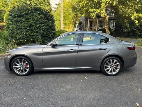 Used 2019 Alfa Romeo Giulia AWD image 7