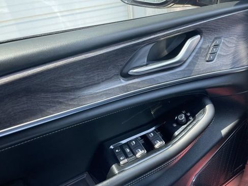 Used 2022 Jeep Grand Cherokee Overland AWD/4WD image 13