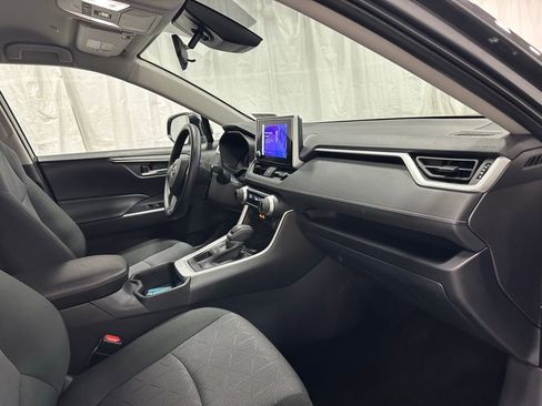 Used 2025 Toyota RAV4 XLE image 60