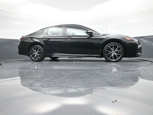 Certified 2022 Toyota Camry SE image 27