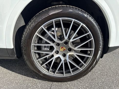 Used 2021 Porsche Cayenne image 9