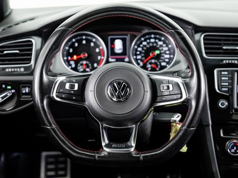 Used 2017 Volkswagen Golf S image 11