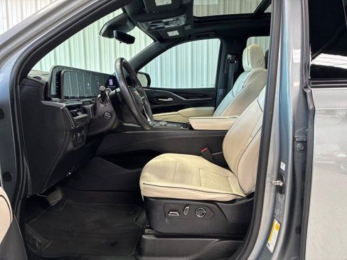 Used 2024 Cadillac Escalade Sport w/ LPO, ONYX Package RWD image 8