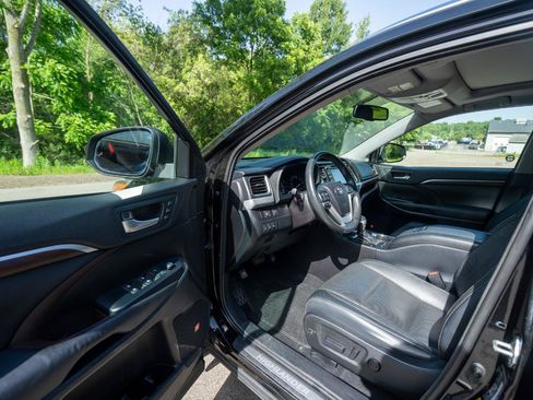 Used 2015 Toyota Highlander Limited AWD/4WD image 9