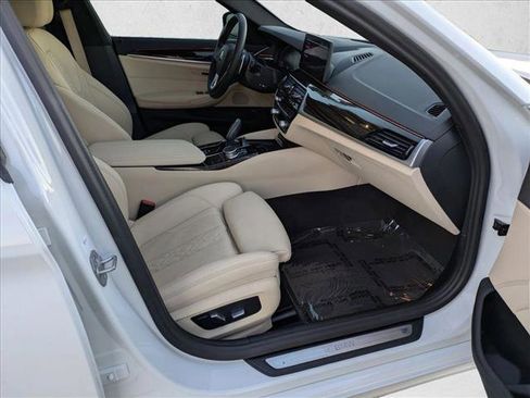 Used 2023 BMW 530i w/ Convenience Package image 22