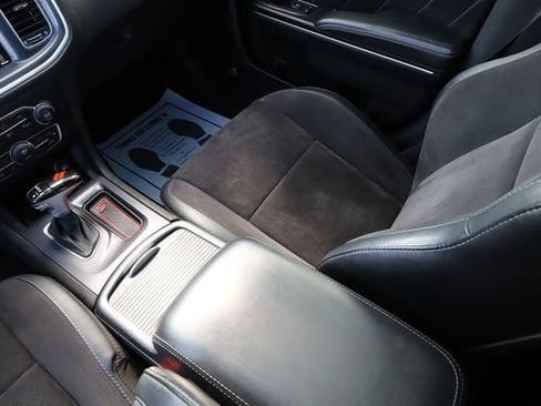 Used 2016 Dodge Charger R/T Scat Pack w/ Beats Audio Group RWD image 30