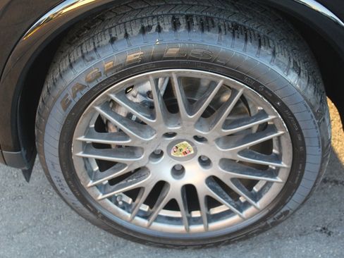 Used 2017 Porsche Cayenne Platinum Edition image 30