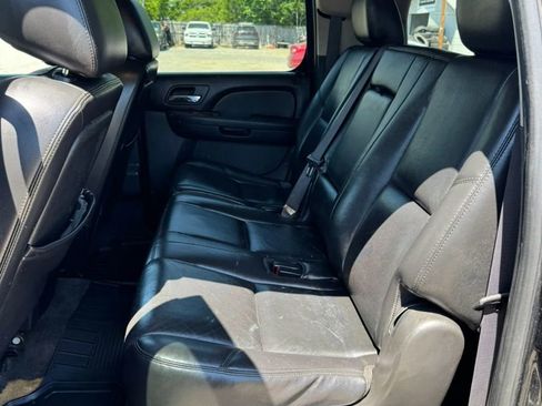 Used 2011 GMC Yukon XL SLT w/ SLT-2 Equipment Package AWD/4WD image 17