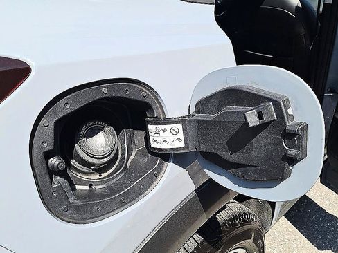 Used 2021 Nissan Rogue Platinum FWD image 26