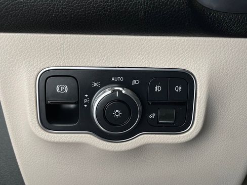 Used 2021 Mercedes-Benz GLB 250 GLB 250 image 18