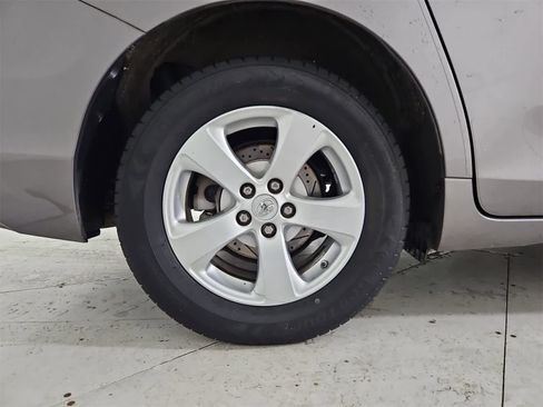 Used 2016 Toyota Sienna L image 13