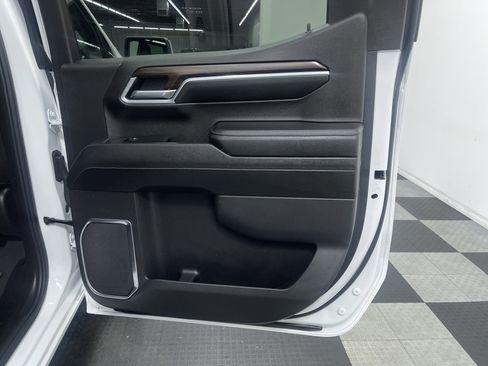 Used 2024 GMC Sierra 1500 SLT image 18