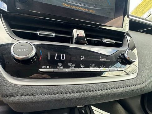 Used 2023 Toyota Corolla XLE image 28