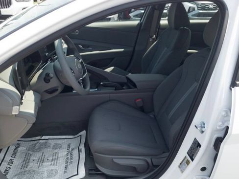 New 2026 Hyundai Elantra SE FWD image 12