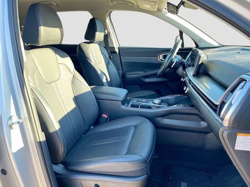 Certified 2025 Kia Sorento EX image 28