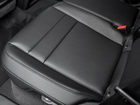 Certified 2025 Porsche Cayenne image 28