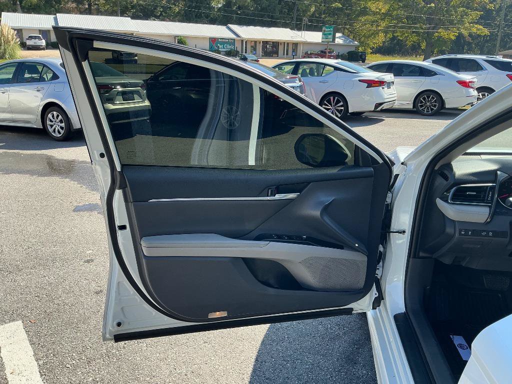 Used 2020 Toyota Camry XSE FWD image 13