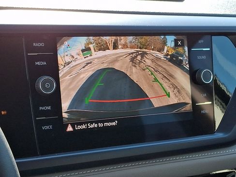 Used 2024 Volkswagen Taos SE image 17