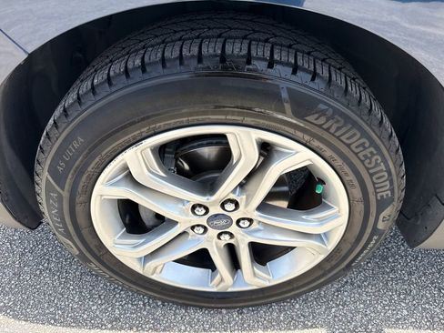 Used 2017 Ford Edge Titanium FWD image 11