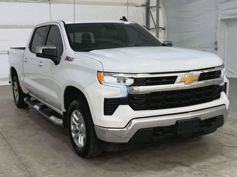 Used 2022 Chevrolet Silverado 1500 LT AWD/4WD image 7
