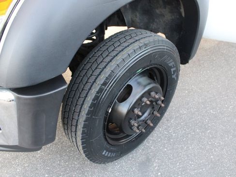 Used 2014 Ford F550 2WD Regular Cab Super Duty image 19