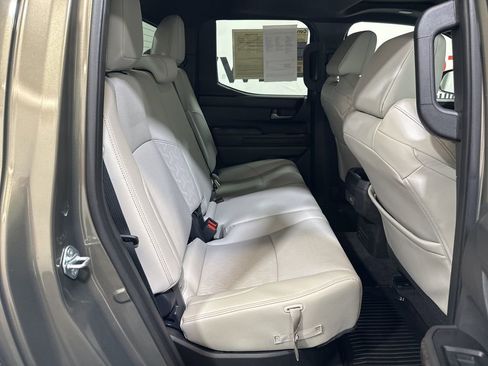Used 2024 Toyota Tacoma Limited w/ Limited Package (LT) image 15