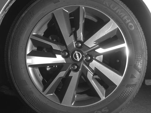 Used 2025 Nissan Versa SV FWD image 12