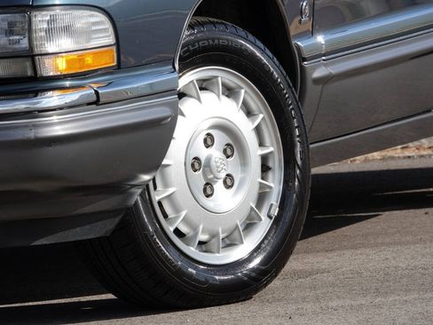 Used 1993 Buick Park Avenue Ultra FWD image 10