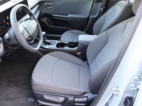 New 2025 Kia K4 LXS image 38