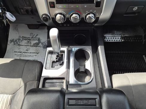 Used 2020 Toyota Tundra SR5 w/ SR5 Convenience Package AWD/4WD image 29